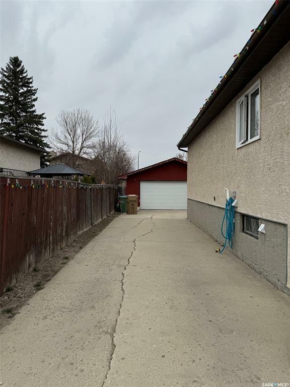 Property Photo:  965 Dutkowski Crescent  SK S4N 6X8 