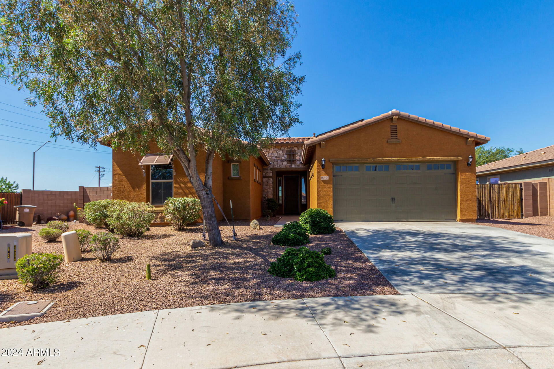 Property Photo:  18656 W Kendall Street  AZ 85338 