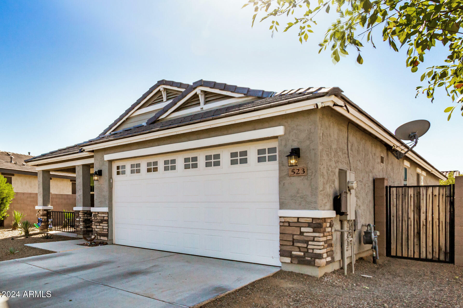 Property Photo:  523 E Pasaro Drive  AZ 85085 