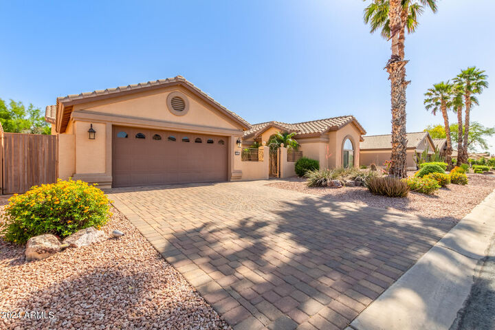 Property Photo: 16051 W Edgemont Avenue AZ 85395