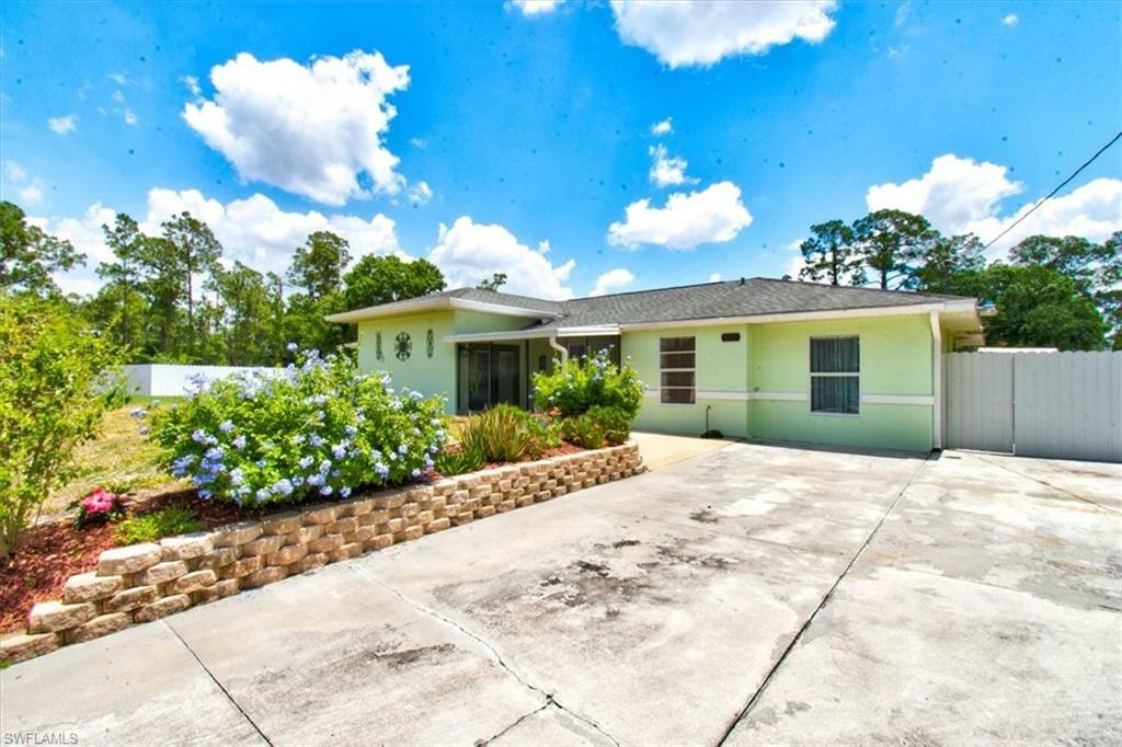 Property Photo:  910 Moore Ave  FL 33972 