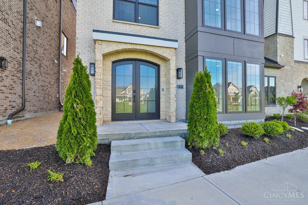 Property Photo: 5044 Arabella Circle OH 45242