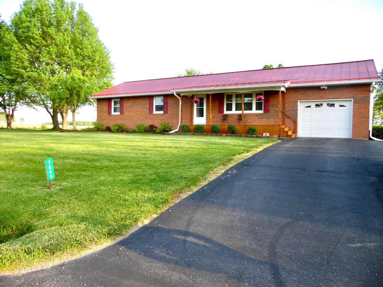 Property Photo:  7849 Old Tarlton Pike  OH 43113 