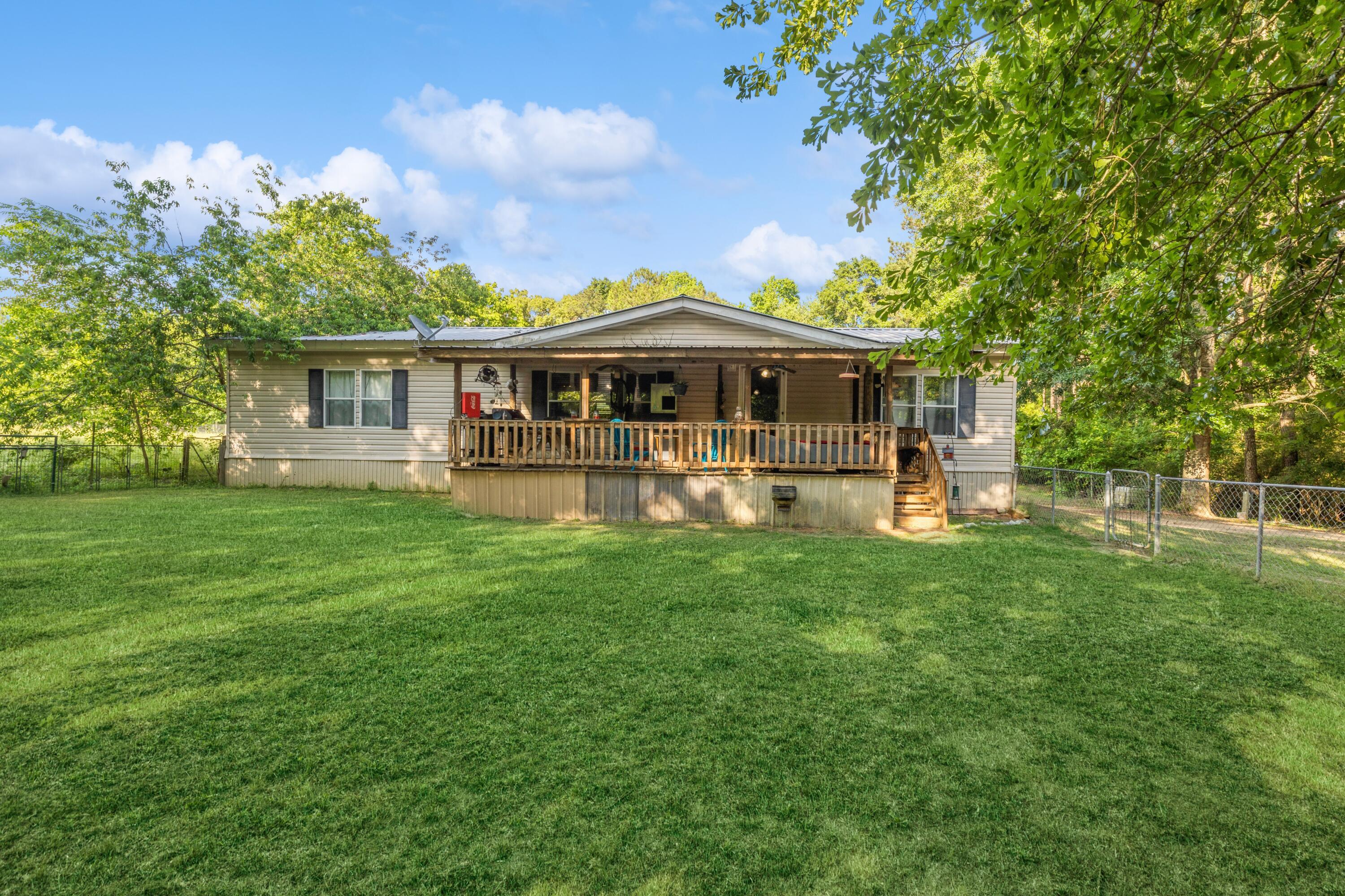 Property Photo: 8495 Creston Barrow Road FL 32531