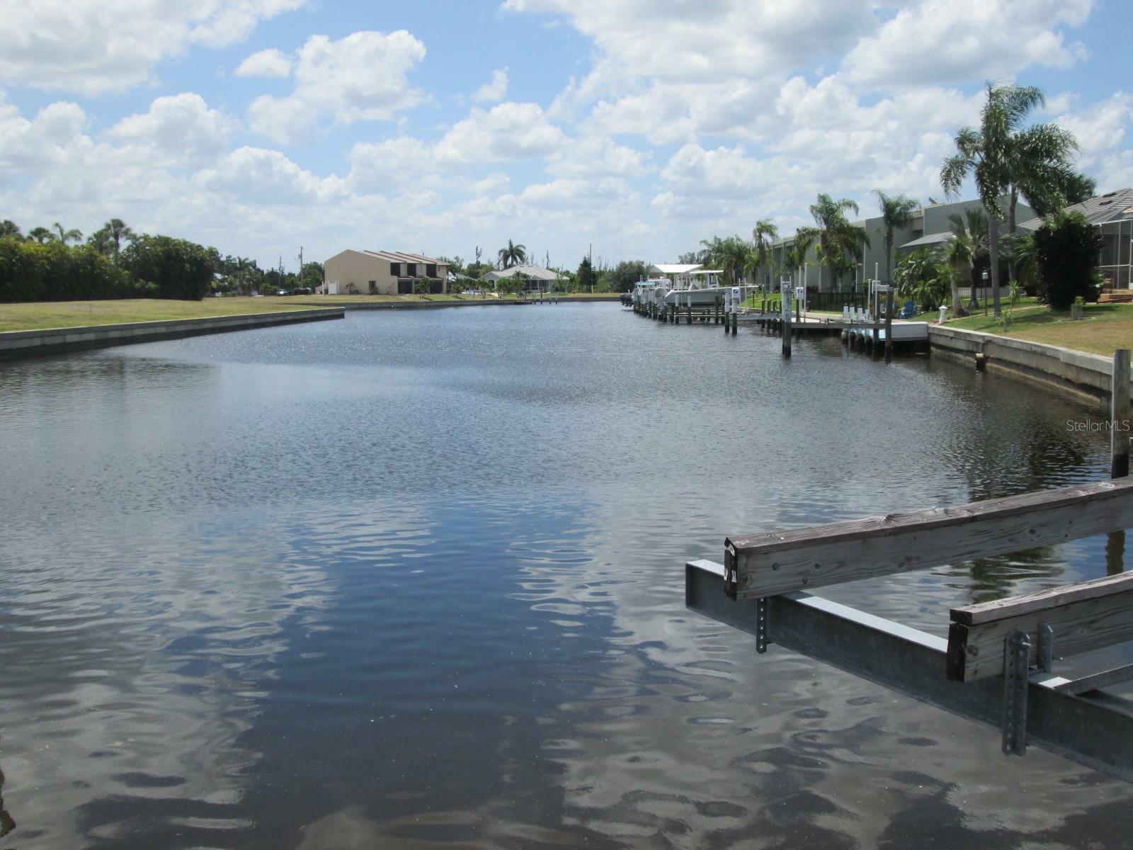 Property Photo: 825 Via Tripoli FL 33950