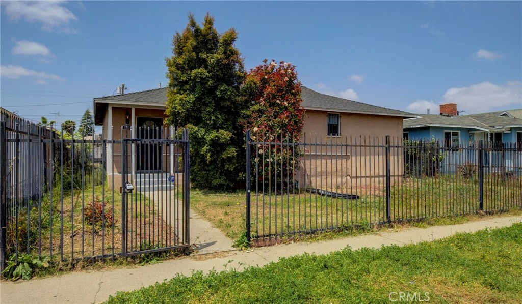 Property Photo:  13527 Avalon Blvd  CA 90061 