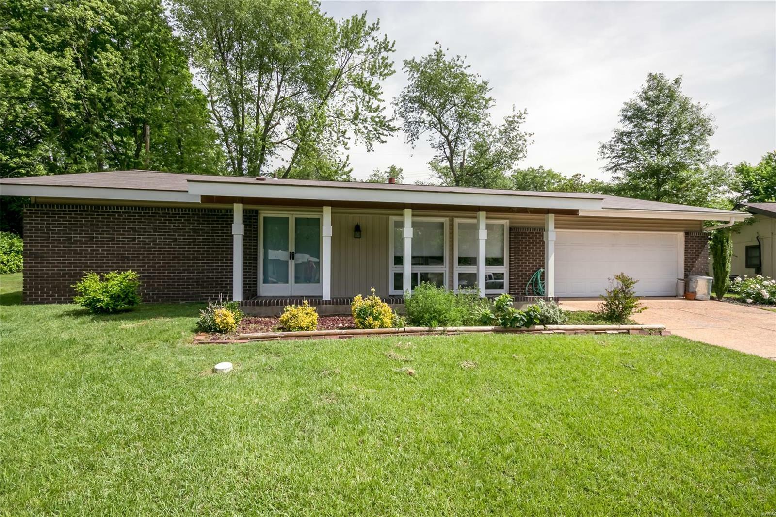 Property Photo:  1637 Rathford Court  MO 63146 