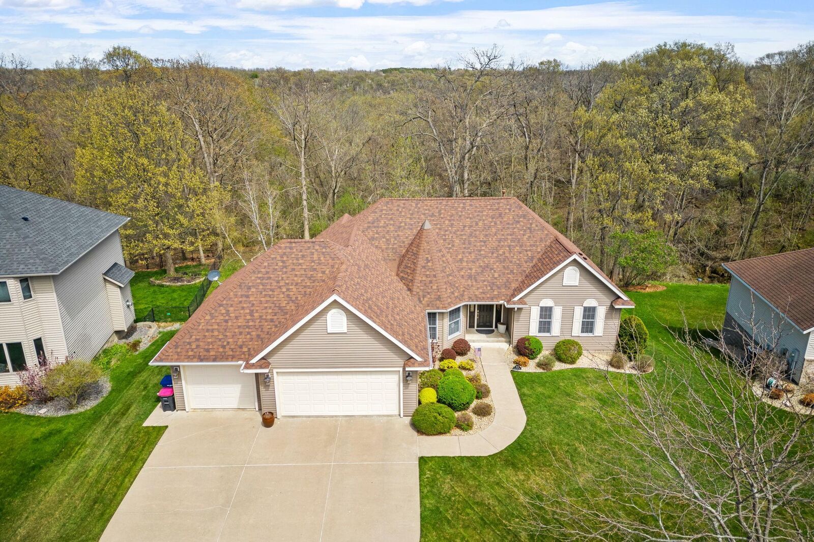 Property Photo:  2639 Pine Ridge Boulevard  MN 55066 