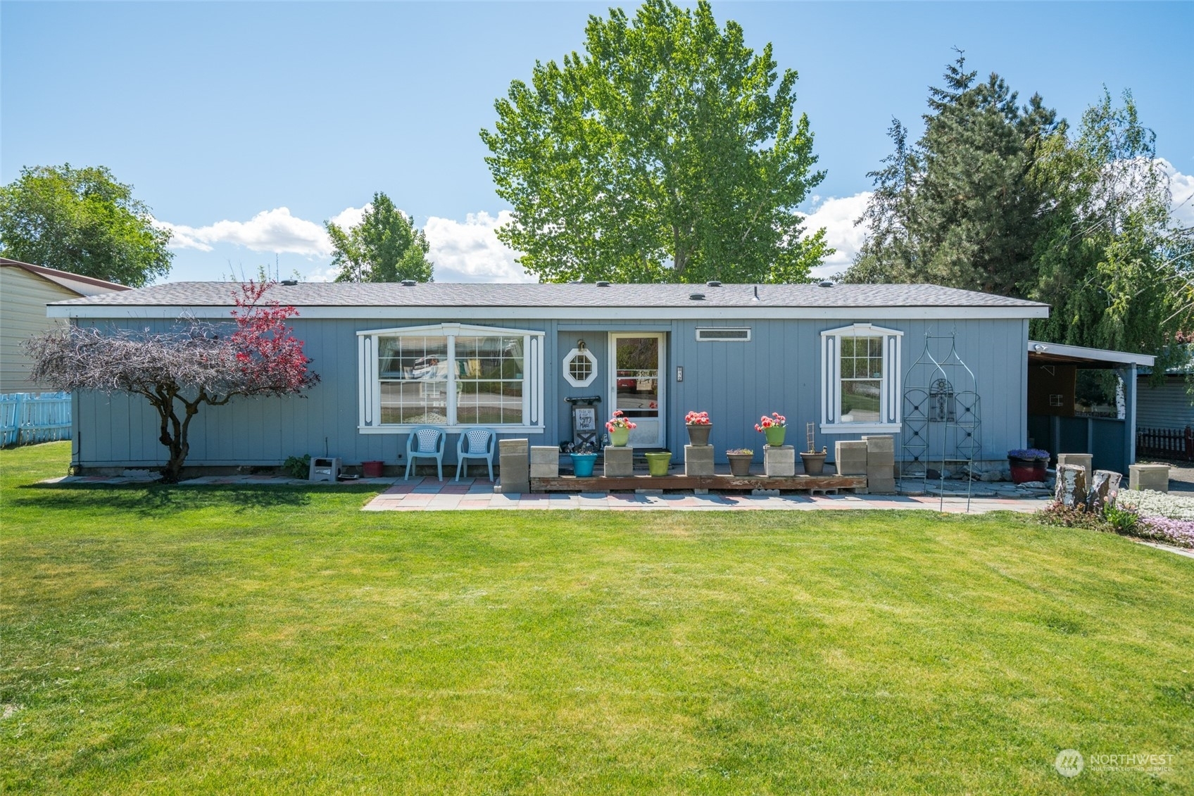 Property Photo:  812 NE Ella Street  WA 98802 