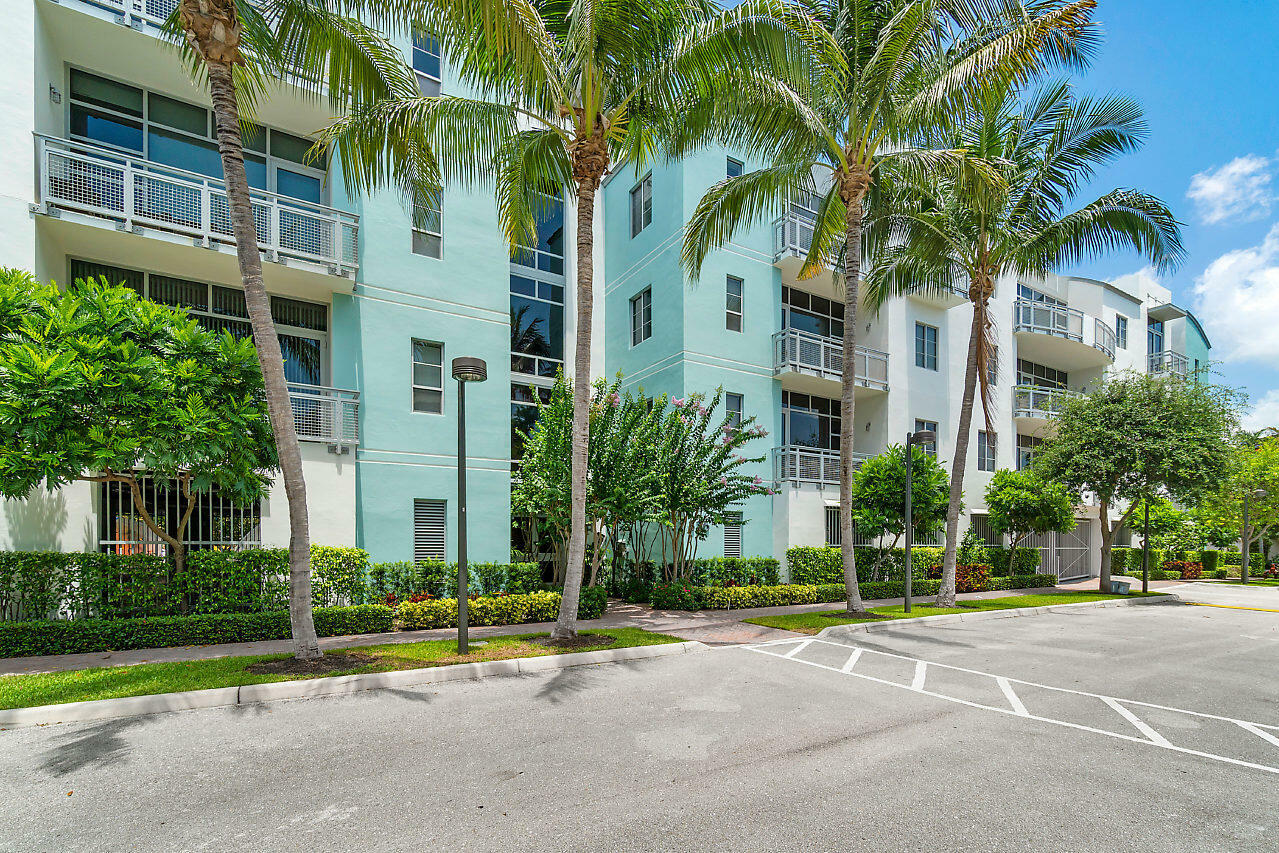 Property Photo:  335 SE 6th Avenue 304  FL 33483 