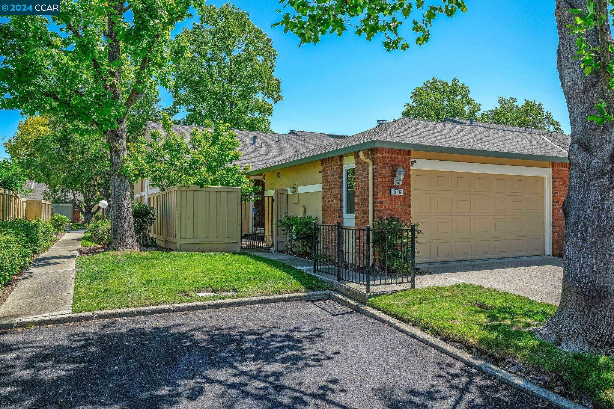 Property Photo: 596 Cabot Ct CA 94598