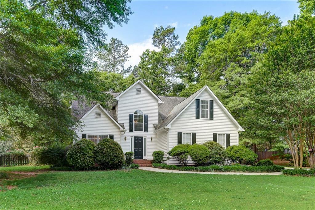 Property Photo: 754 Daileys Creek Drive GA 30253