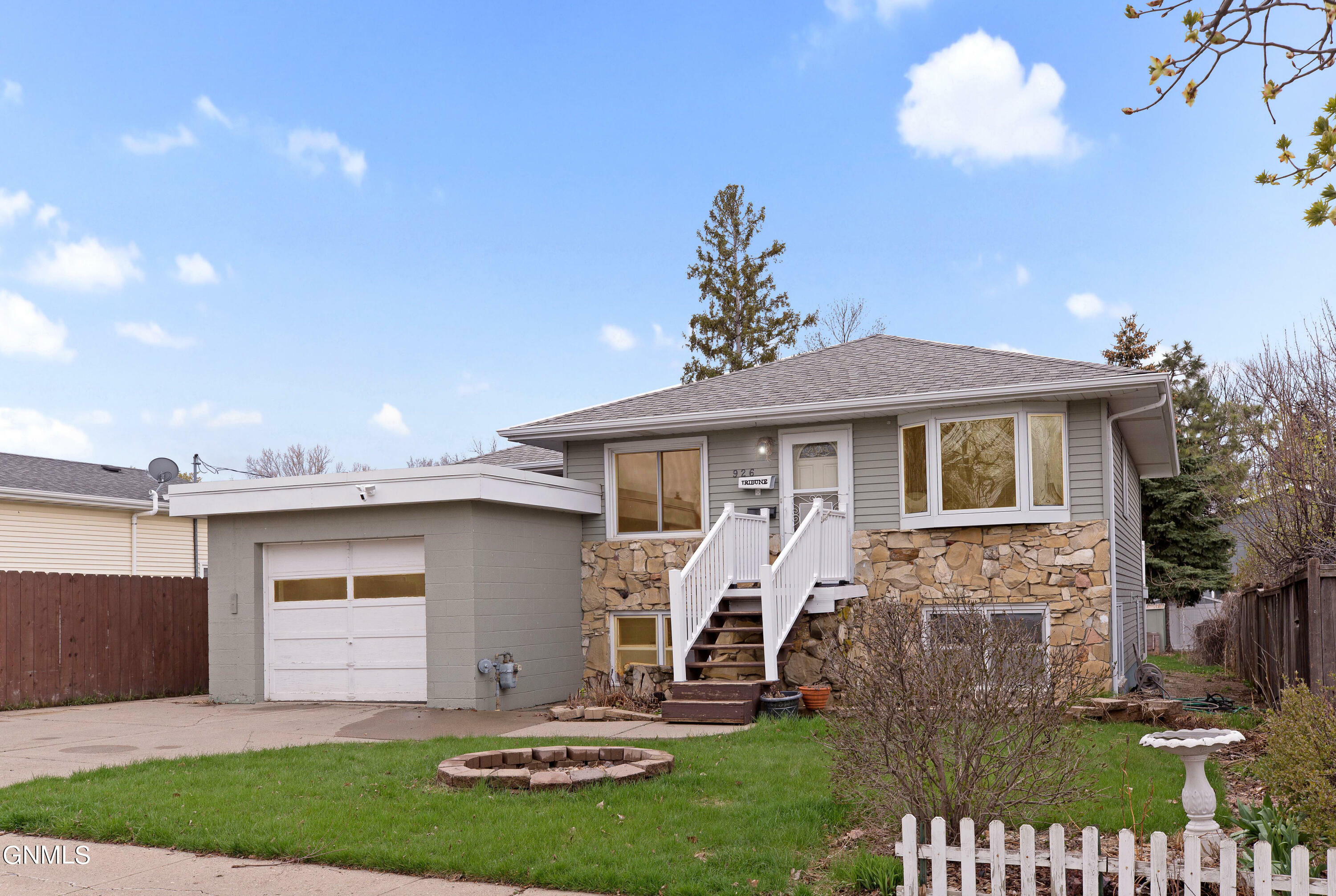 Property Photo:  926 13th Street  ND 58501 