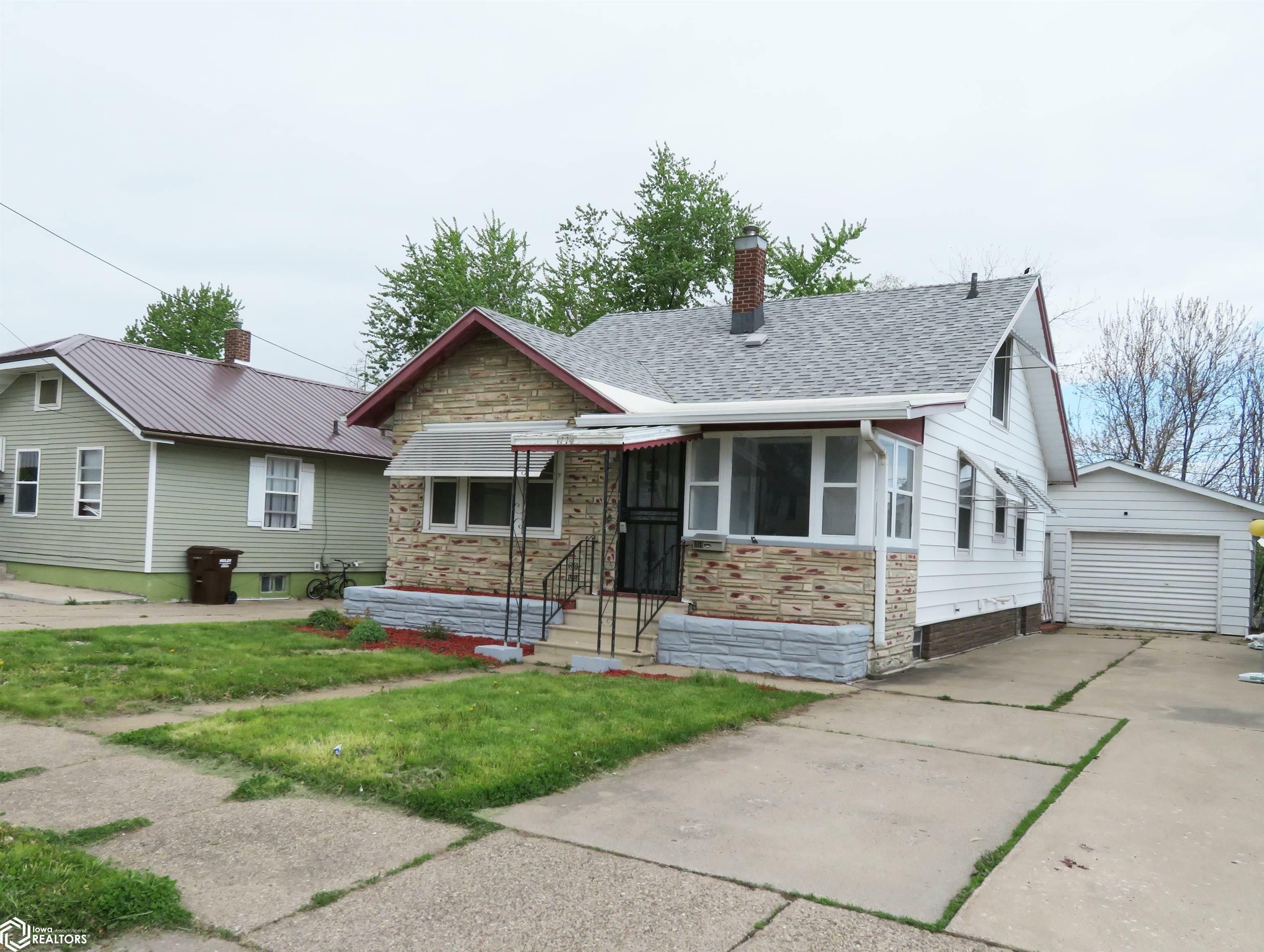 Property Photo: 1114 May Street IA 50158