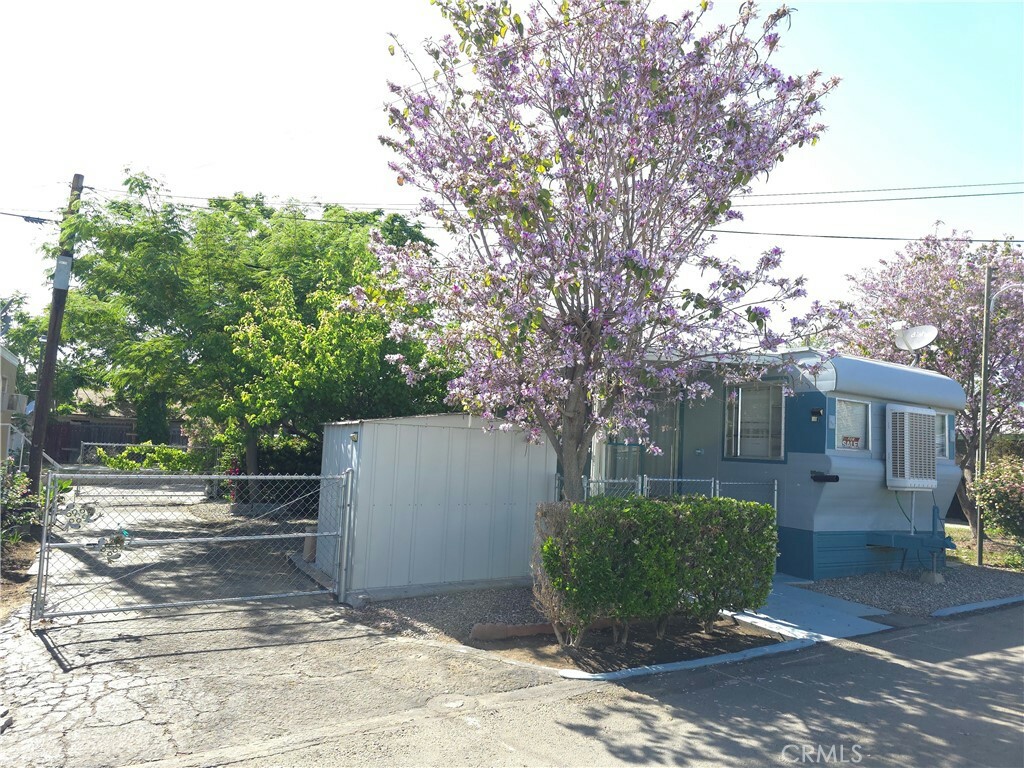 Property Photo:  510 Roberts Lane 40  CA 93308 