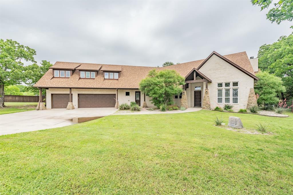 Property Photo: 165 Oakwood Creek Lane TX 76088