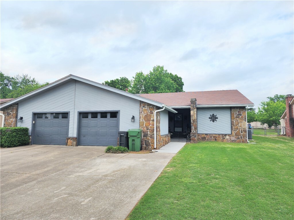 Property Photo:  1013 W Linden Street  AR 72756 