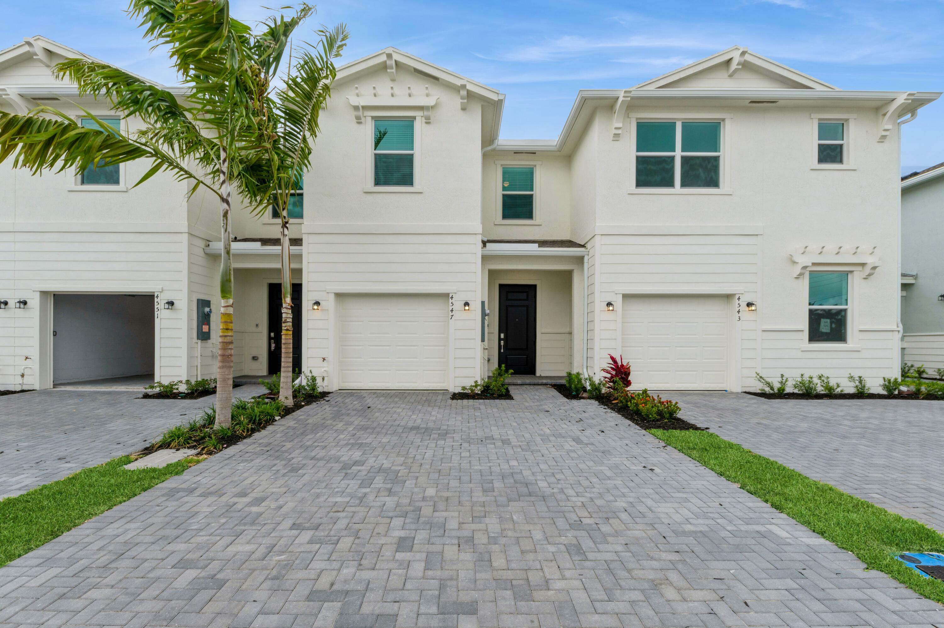 Property Photo: 4547 Hollister Avenue FL 33463