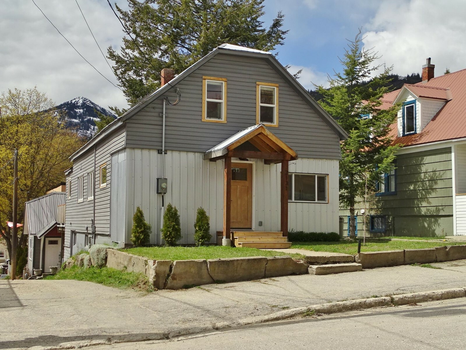 2131 Queen Street  Rossland BC V0G 1Y0 photo