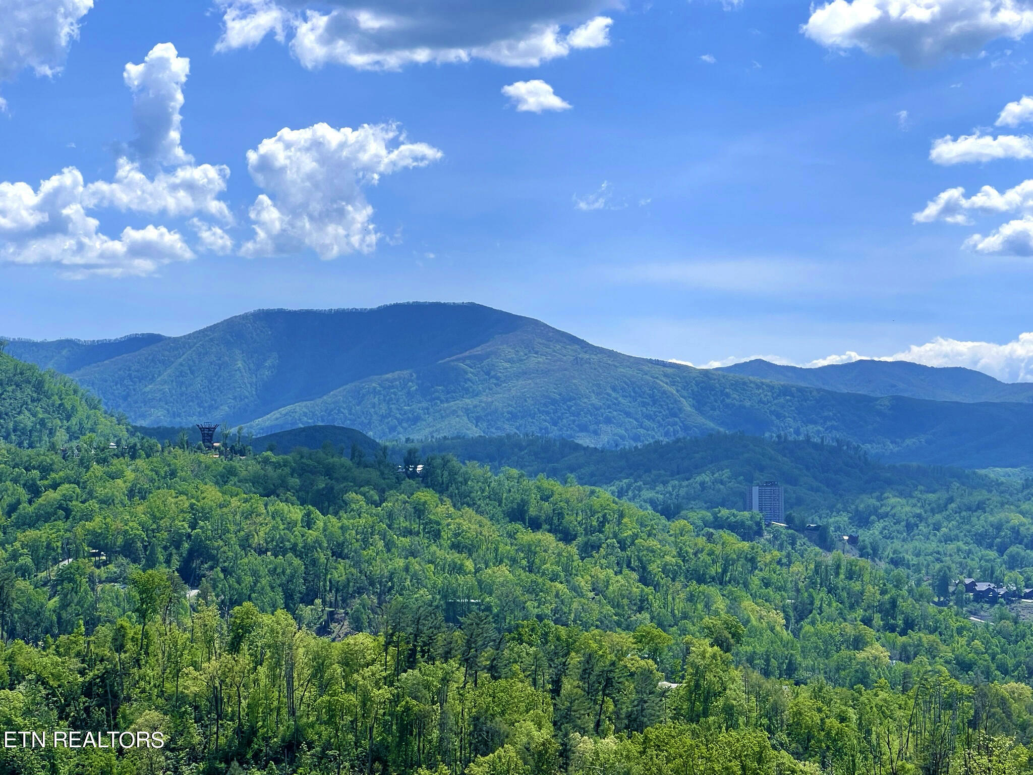 Property Photo: 216 W Pinnacle Drive TN 37738