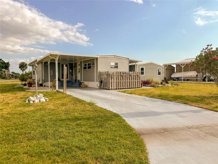 Property Photo:  701 Del Ray Place  FL 33950 