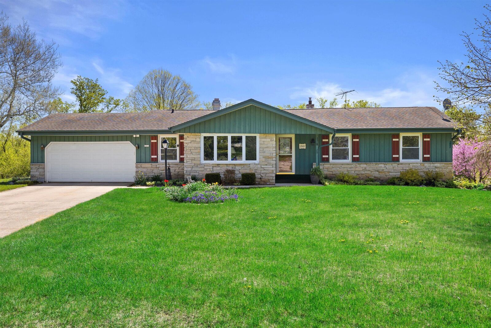 Property Photo:  3501 E St Huberts Ct  WI 53033 