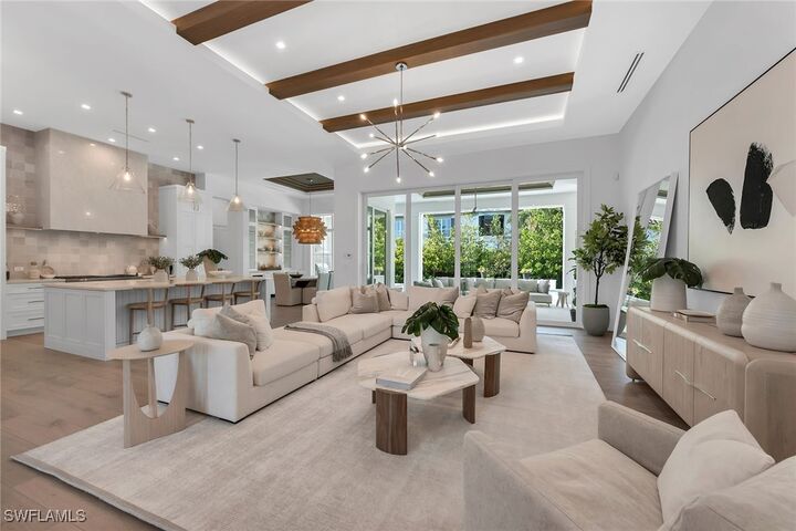 Property Photo: 635 Parkview Lane FL 34103