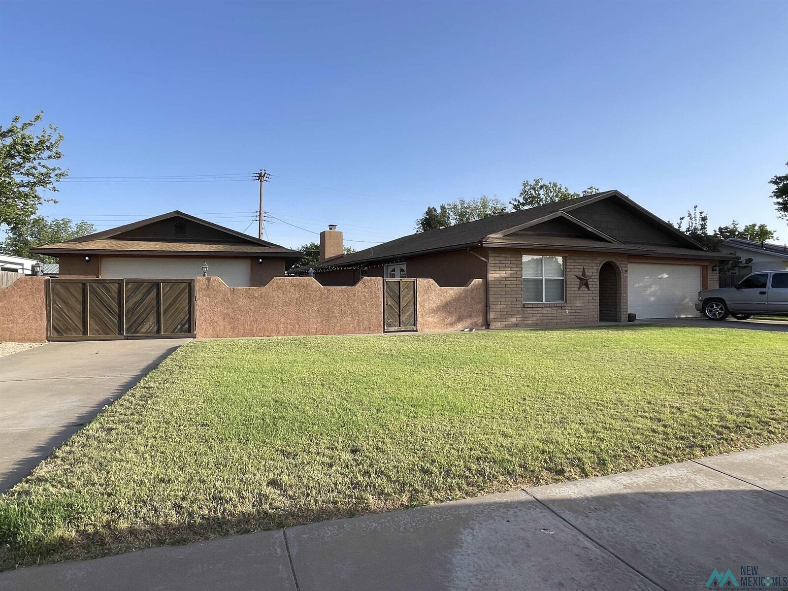 Property Photo: 2109 W Bullock Avenue NM 88210