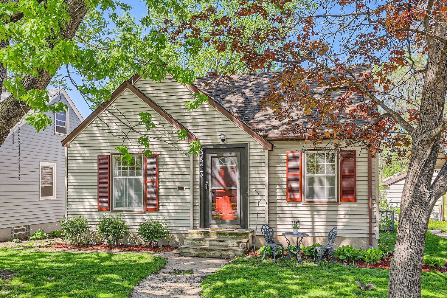Property Photo:  3823 Perry Avenue N  MN 55422 