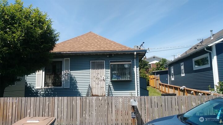 Property Photo:  1114 S Bennett Street  WA 98108 