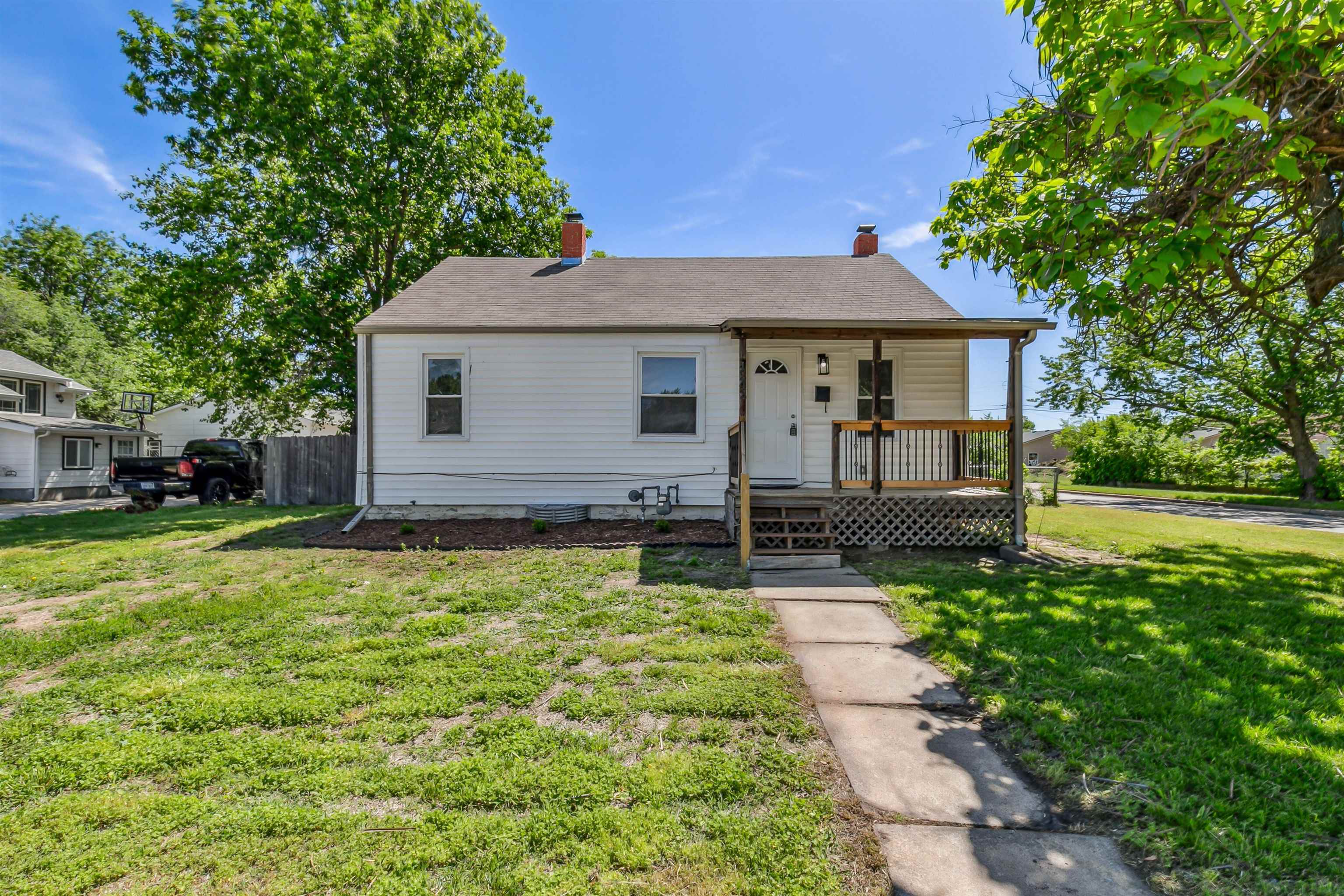 Property Photo:  1242 S Elizabeth St  KS 67213 