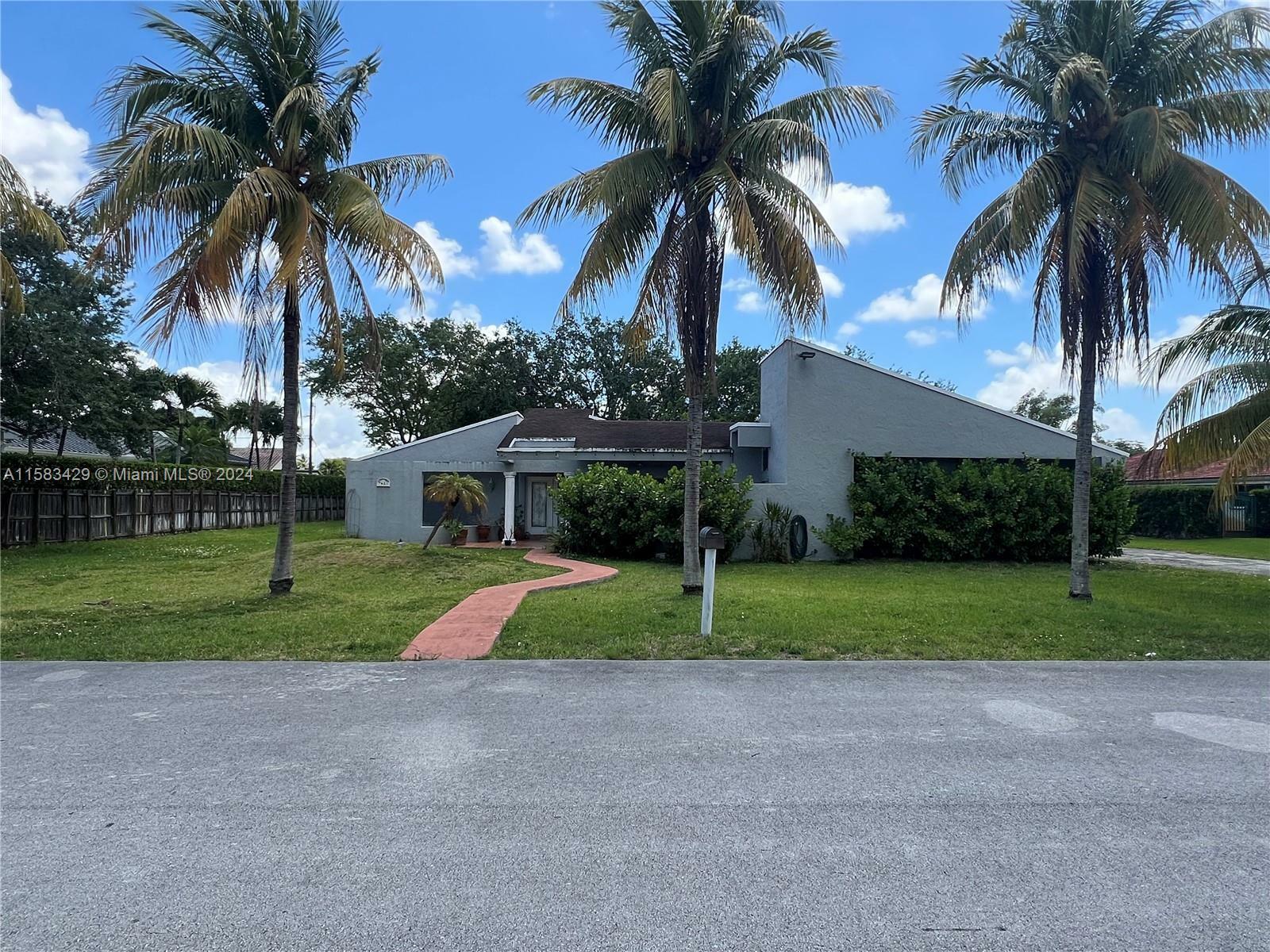 7621 SW 89th Ct  Miami FL 33173 photo