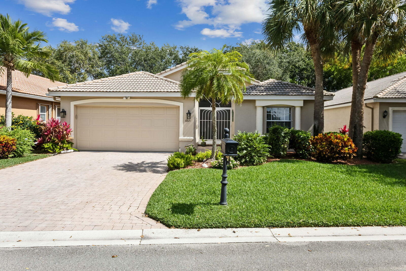 Property Photo:  6821 Viale Elizabeth  FL 33446 