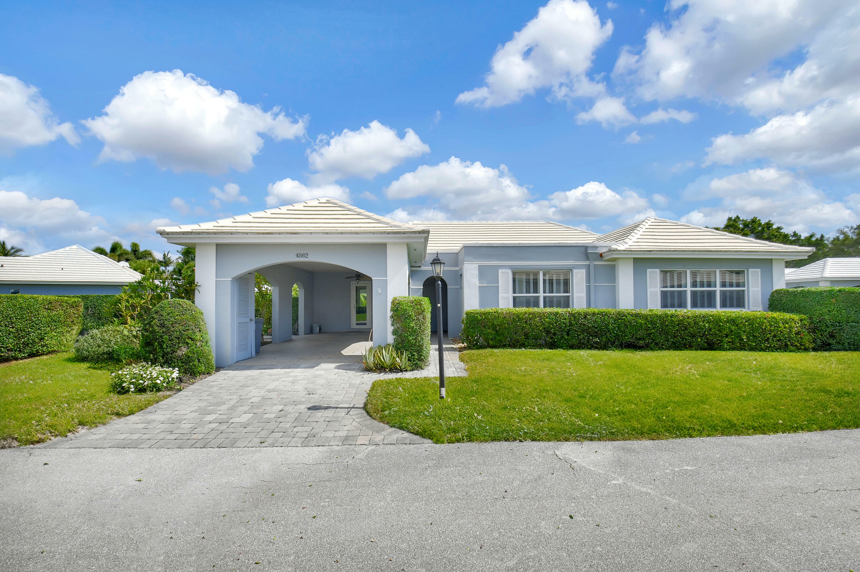 Property Photo:  4862 S Lake Drive 15 Bahia  FL 33436 