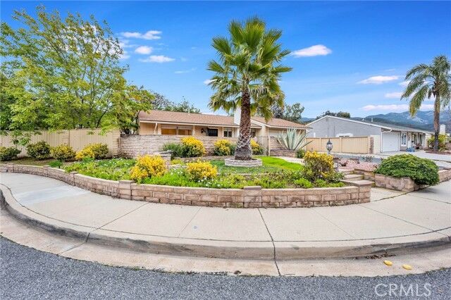 Property Photo:  520 Wilshire Place  CA 91320 