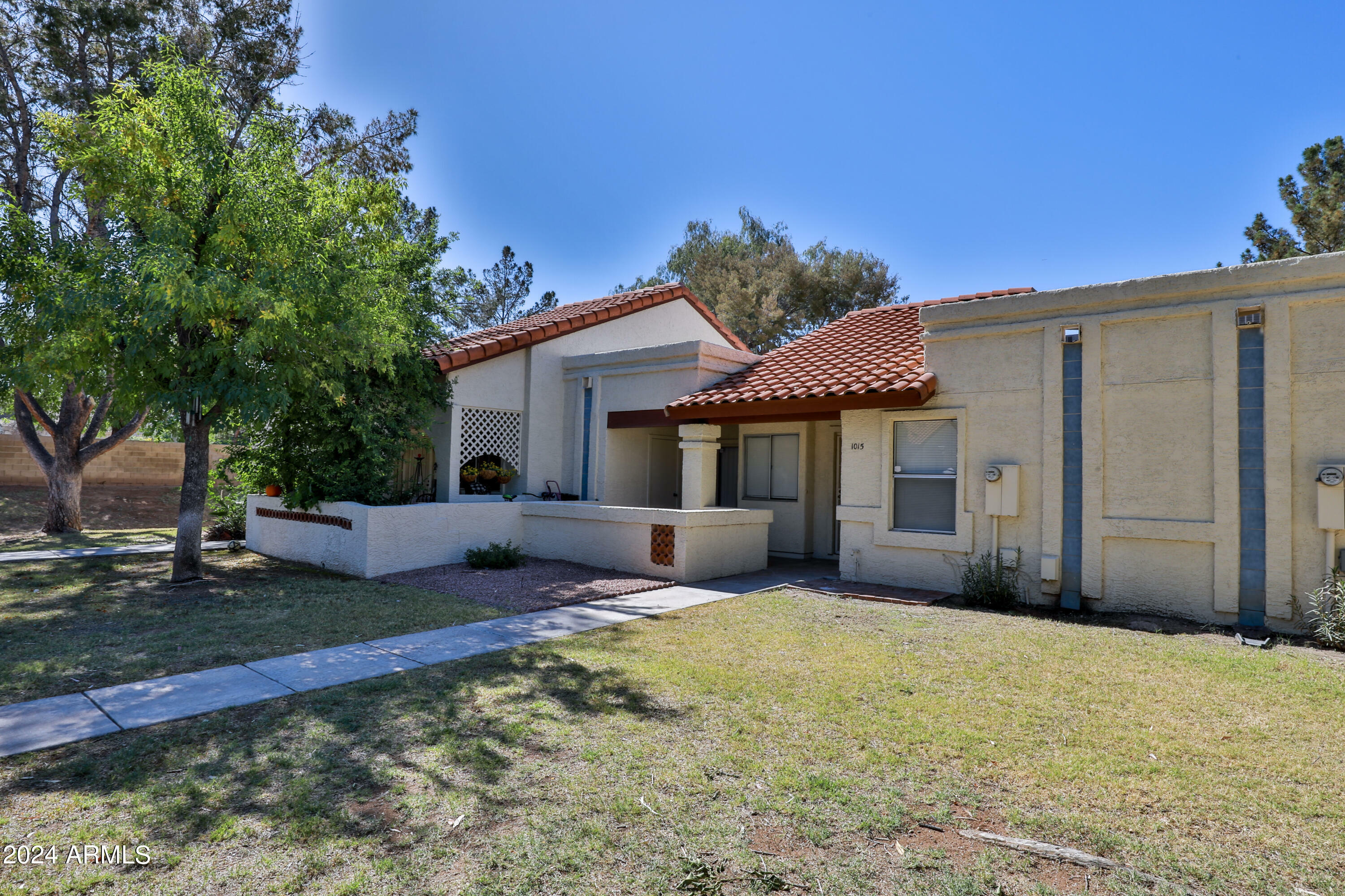 Property Photo:  5136 E Evergreen Street 1015  AZ 85205 