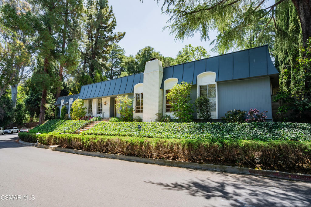 Property Photo:  4963 Queen Victoria Road  CA 91364 