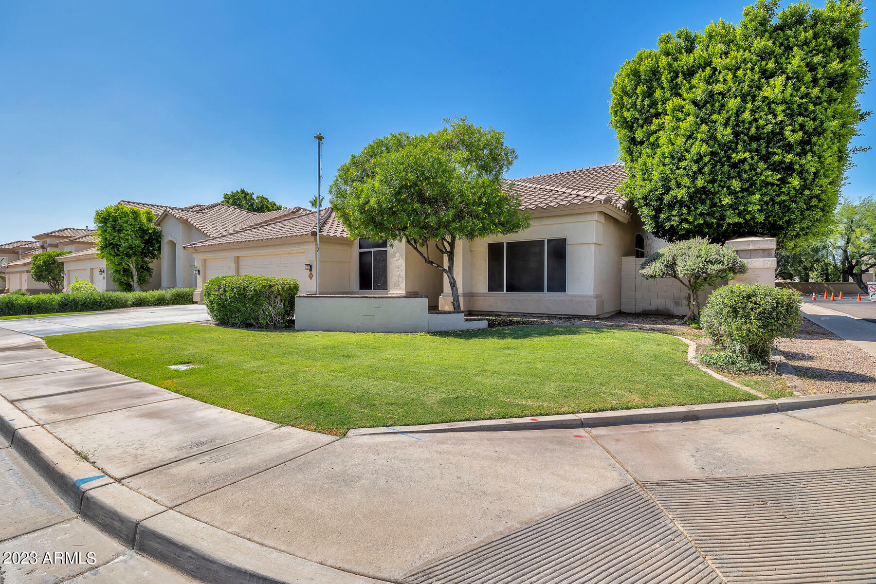 Property Photo:  678 W Juanita Avenue  AZ 85233 