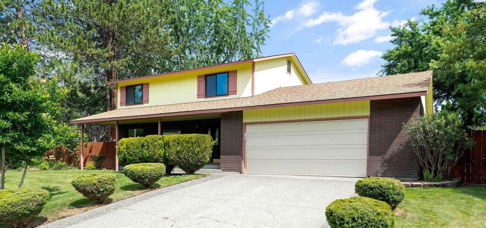 Property Photo:  332 Scot Street  WA 99354 