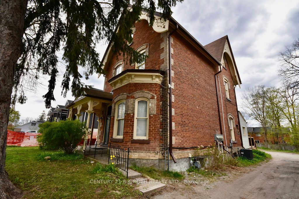 Property Photo:  102 Peel St  ON L4M 3L4 