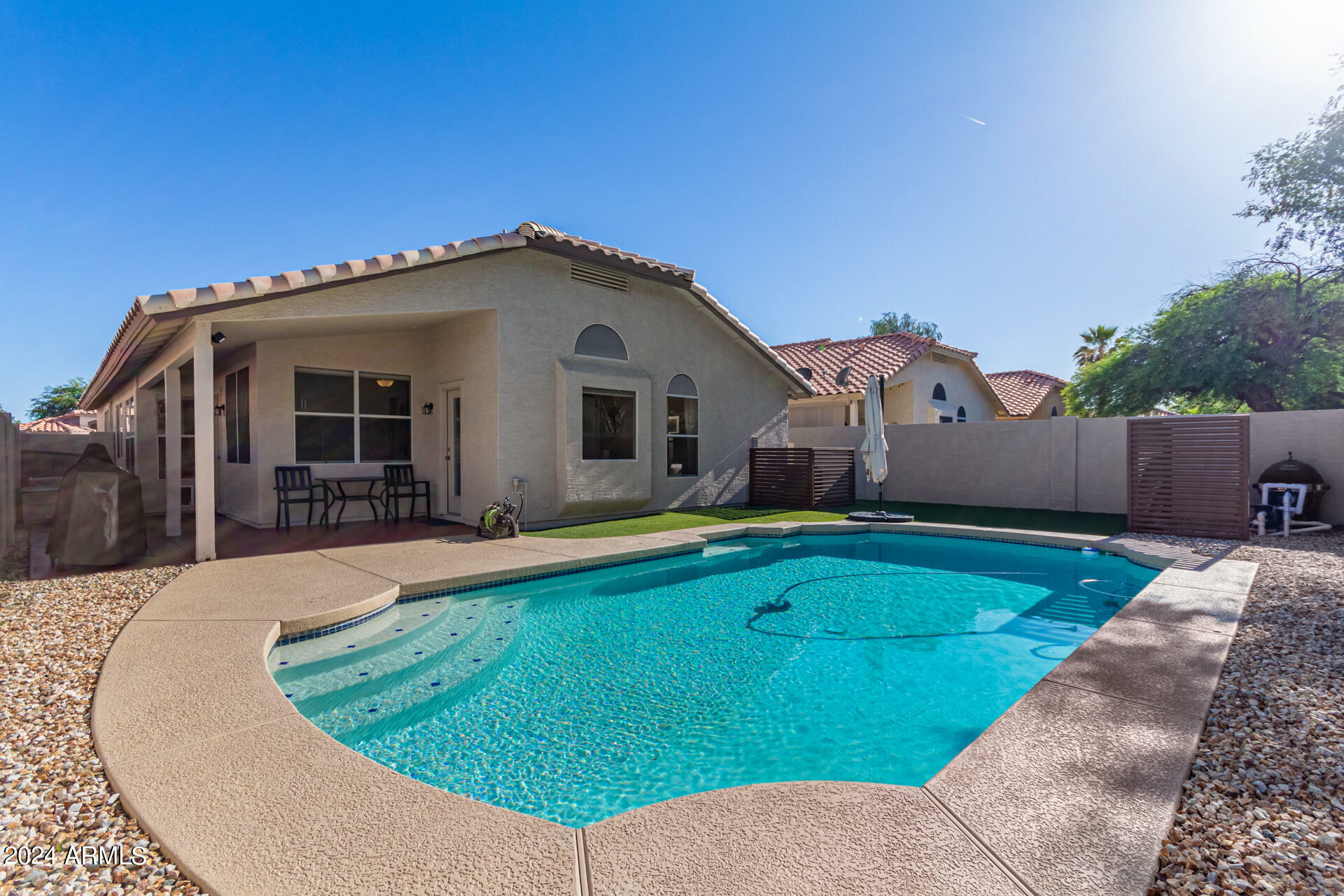 Property Photo: 1080 W Myrna Lane AZ 85284