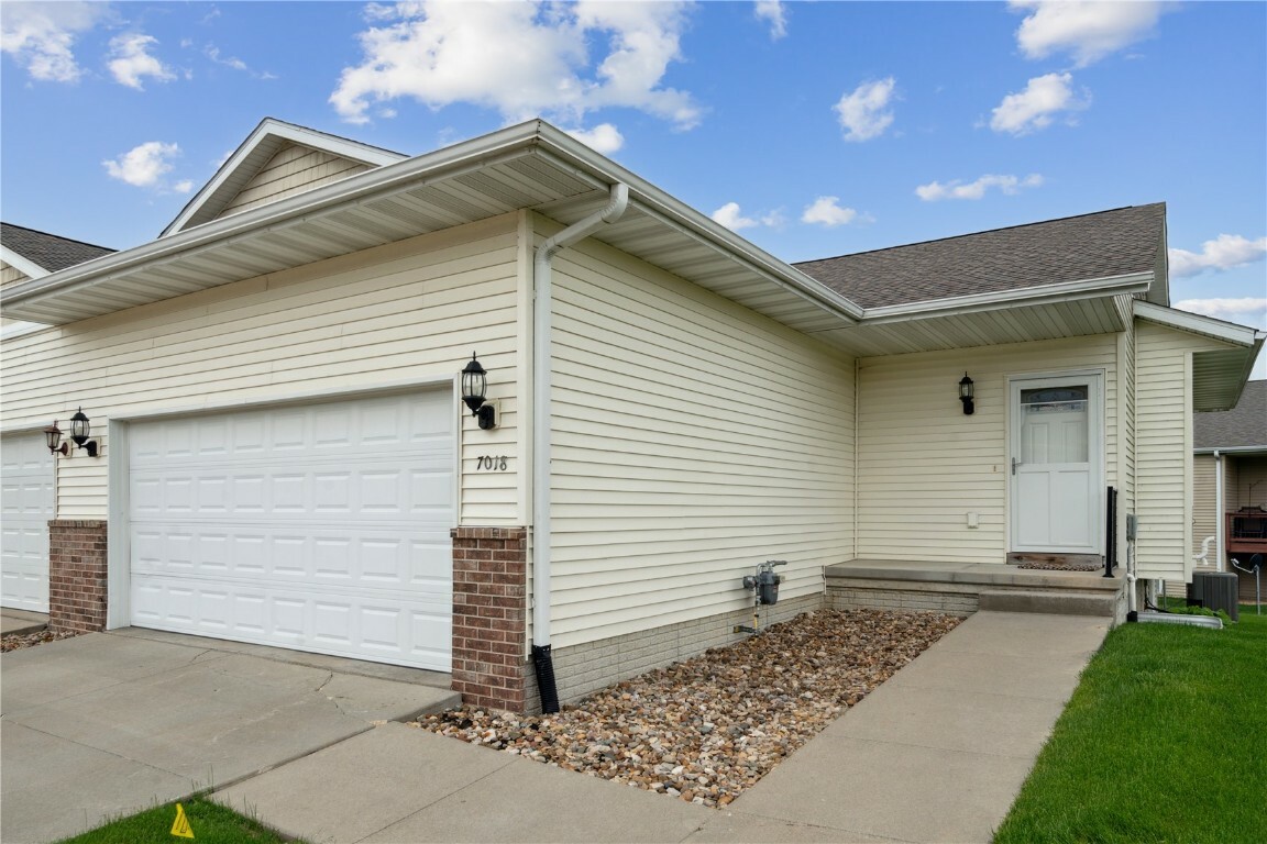 Property Photo:  7018 Waterview Drive SW  IA 52404 