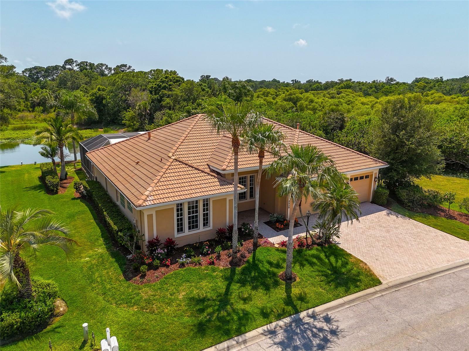 Property Photo:  4928 Bridgehampton Boulevard  FL 34238 