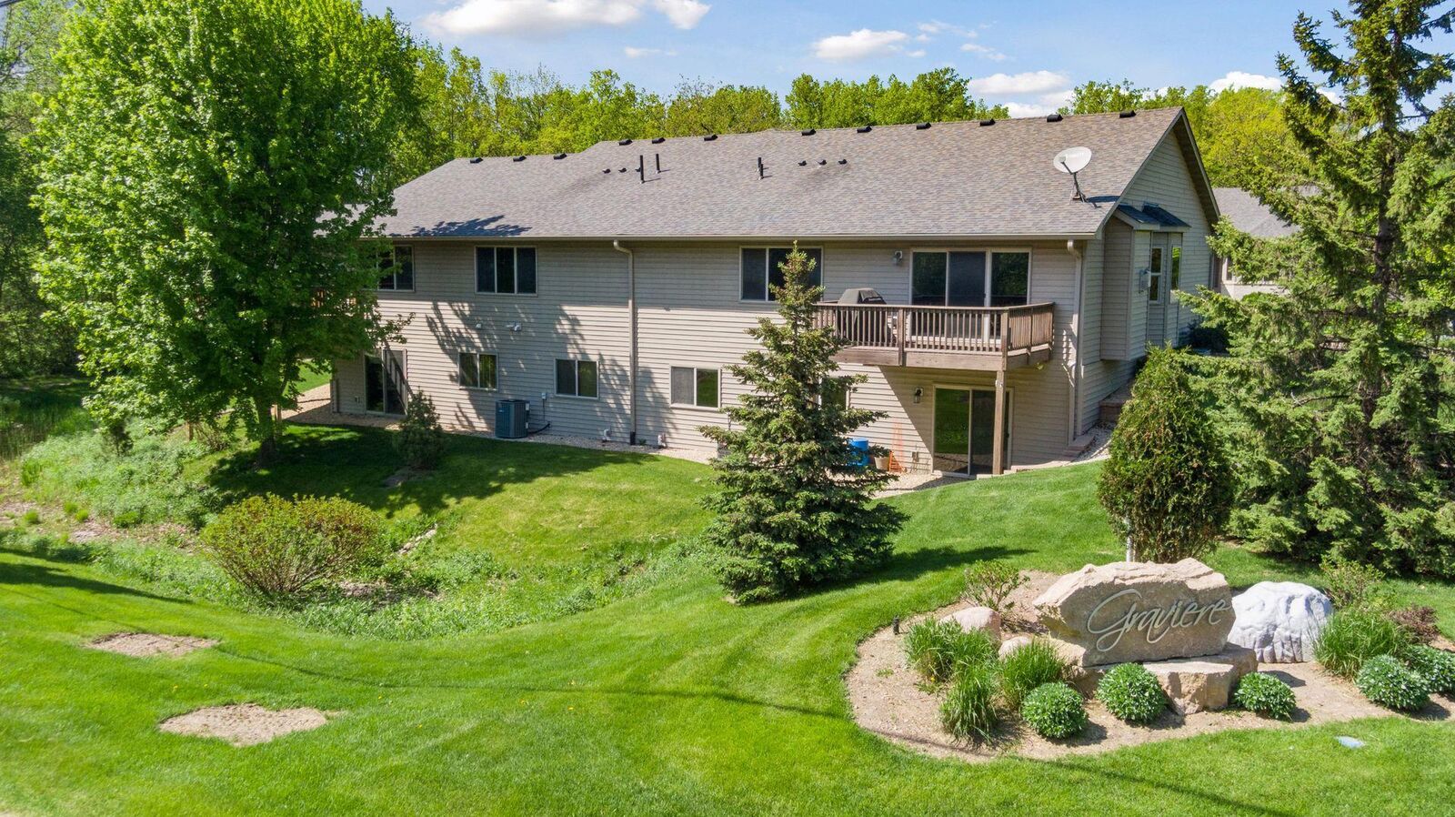 Property Photo: 1501 Comstock Lane N MN 55447