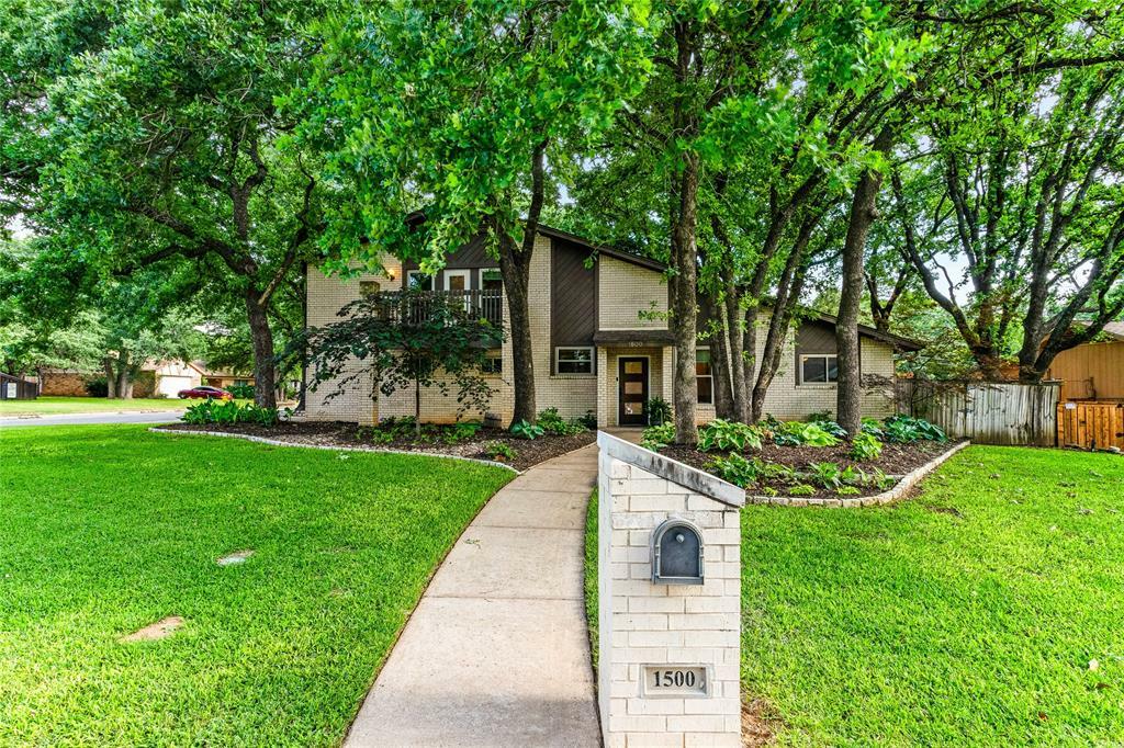 Property Photo:  1500 Frontier Drive  TX 76012 