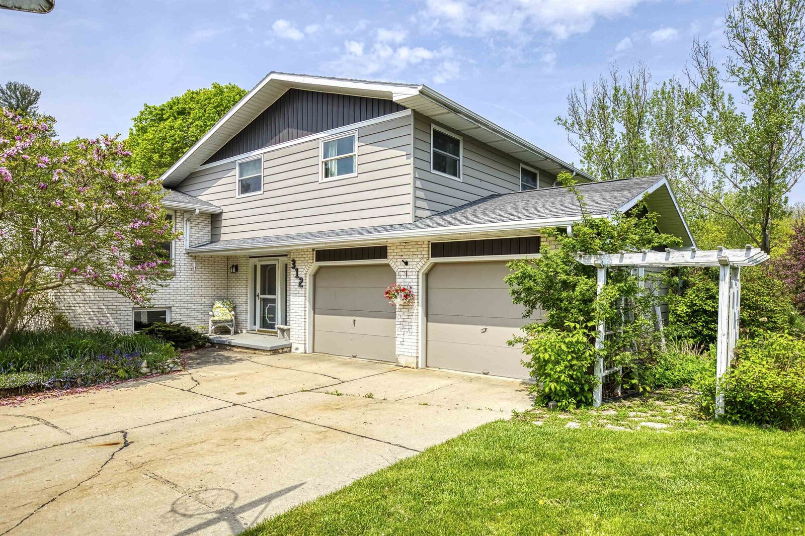Property Photo: 312 Steven Court WI 54208-9715