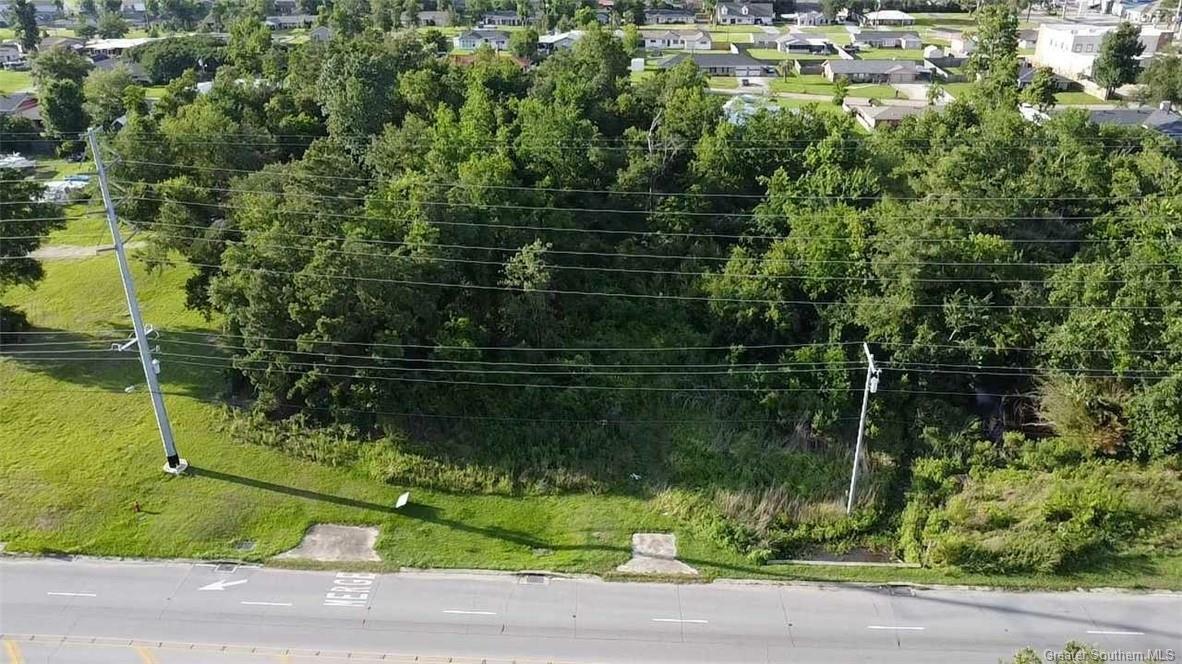 Property Photo: 828 W Prien Lake Road LA 70601