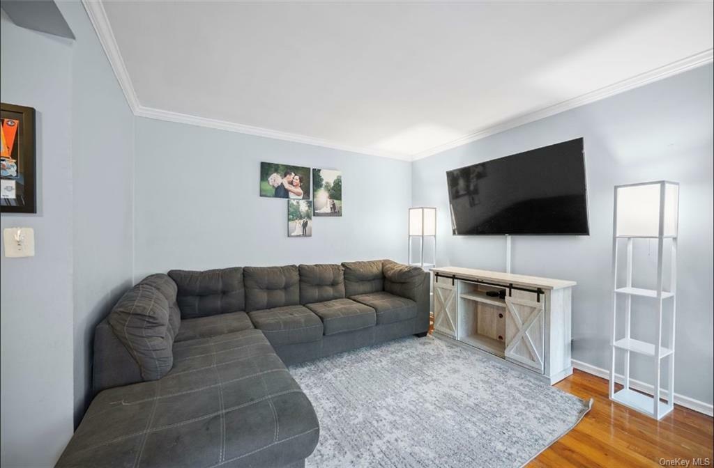 Property Photo:  40 Fleetwood Avenue 3D  NY 10552 