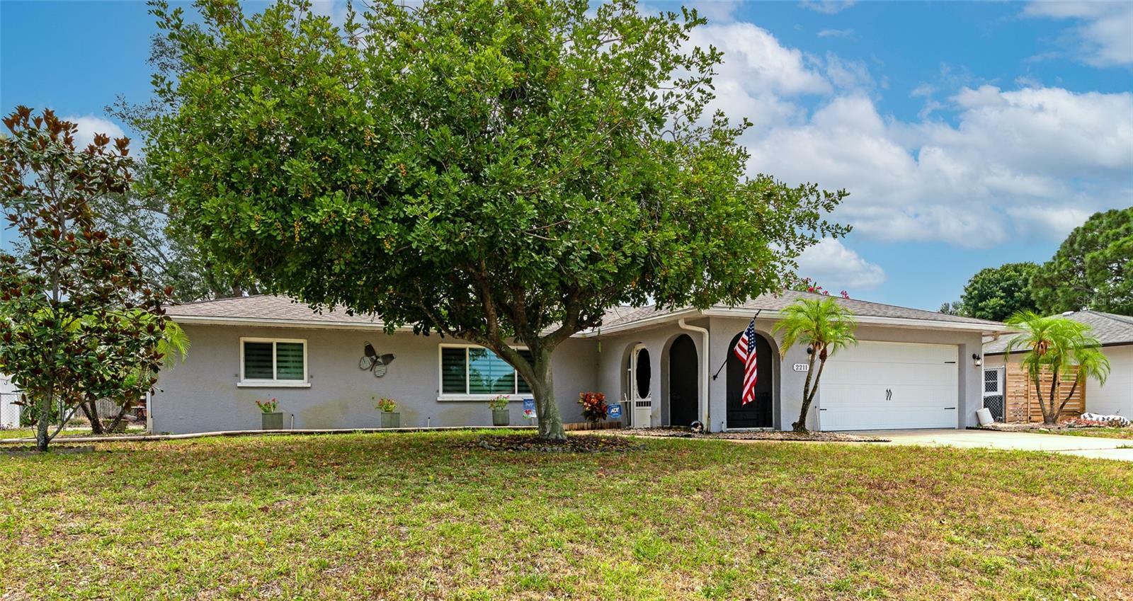 Property Photo:  2211 41st Street Court W  FL 34205 