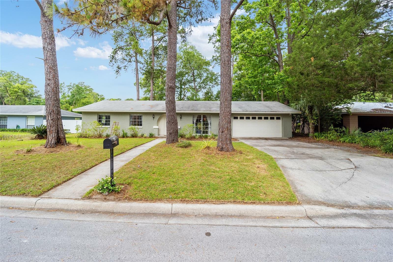 Property Photo:  1712 NW 39th Terrace  FL 32605 